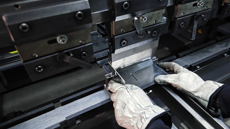 Gięcie na prasie krawędziowej: Jakie są minimalne i maksy