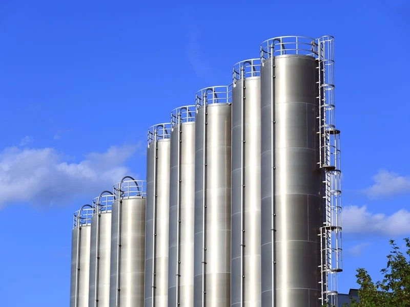 Wybór stali do konstrukcji zewnętrznych – stal nierdzewn